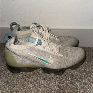 Nike VaporMax Flyknit in Cream and Gray with Blue Accents